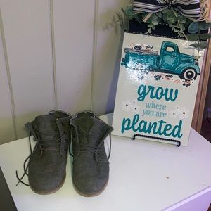 BearPaw Women’s Booties size 9